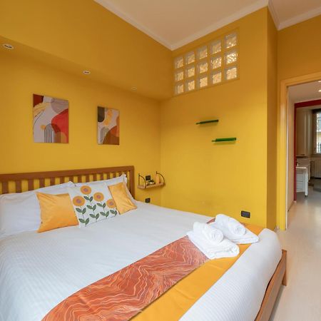 Xenia Apartments - Colorful Apartment In Fiera Area Milano Ngoại thất bức ảnh