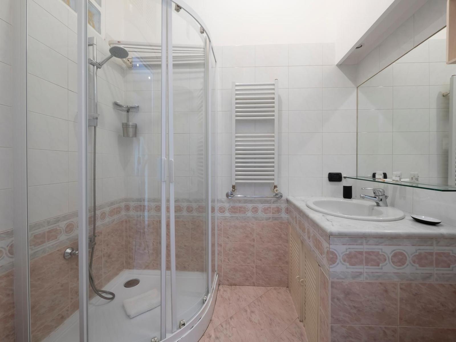 Xenia Apartments - Colorful Apartment In Fiera Area Milano Ngoại thất bức ảnh